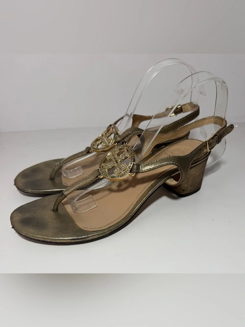 Tory Burch Antiqued Metallic Gold T Strap Rhinestone Logo Sandals SZ 8.5